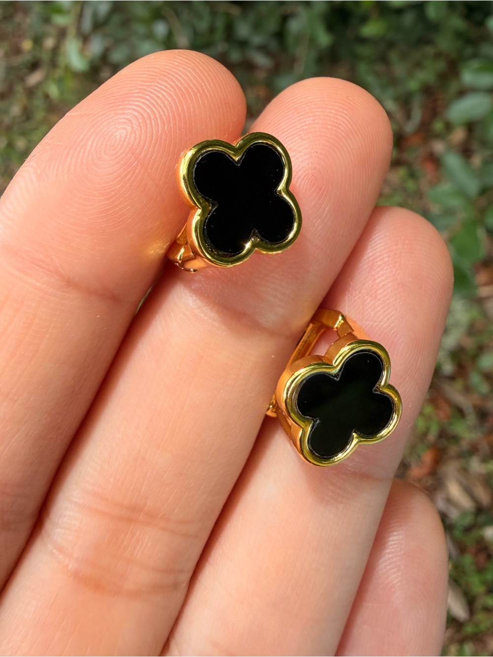 Black Clover Stud Earrings - cloverleaf - Picture 5 of 7